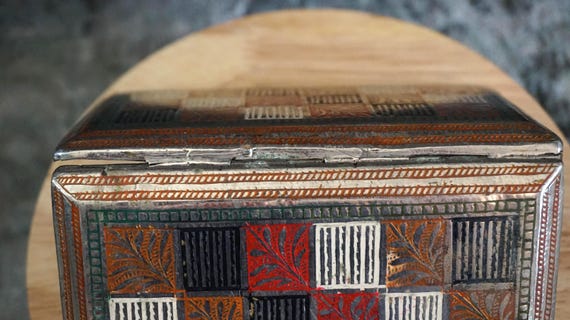 Metal Cigarette Case with Leaf Pattern - image 6