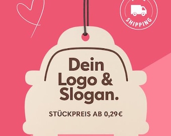 Può includere: Un'etichetta a forma di auto color crema con il testo "Dein Logo & Slogan" in marrone, sospesa da un filo nero. Lo sfondo è rosa, con un cuore bianco e un logo "Spedizione Gratuita".