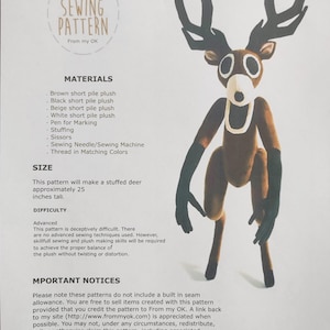 Könnte beinhalten: Ein PDF-Schnittmuster von From my OK für ein Stofftier-Hirsch. Der Hirsch ist braun, schwarz und weiß, mit langen schwarzen Gliedmaßen und Geweih. Das Muster ergibt einen Hirsch von etwa 63.5 cm Höhe. Der Schwierigkeitsgrad ist fortgeschritten.