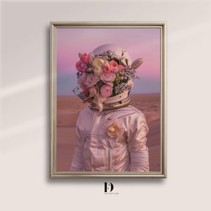 Stardust Garden – Decorazione murale con astronauta, casco in fiore e tramonto rosa nel deserto