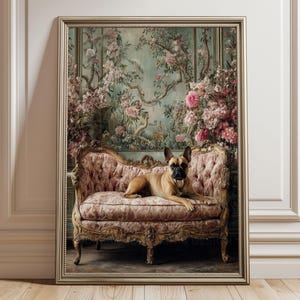 Französische Bulldogge Wandkunst – Hundeporträt auf Rokoko-Sofa – Floraler Kunstdruck – Luxus Haustierdekor