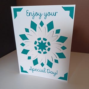 carte Joyeux Anniversaire blanche et turquoise 10,5x14cm