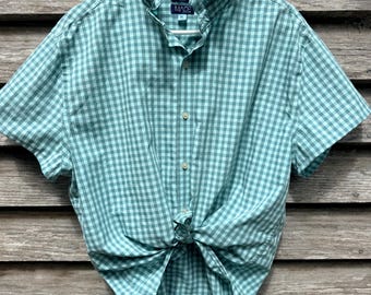Chemise recyclée à col à volants pour homme | Boutonnière tendance d'inspiration vintage | Mode durable | Chemise revisitée unique en son genre