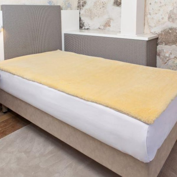 Merino Lambskin Mattress Topper – Natural Sheepskin, Therapeutic Comfort for Healthy Sleep, Soft & Breathable, Made in Germany
