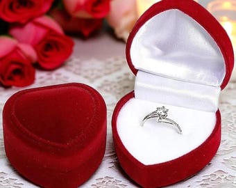 Hartvormige fluwelen ringendoos: elegante aandenken bruiloft