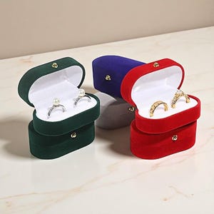 Velvet Ring Box: Elegant Wedding & Engagement Ring Display
