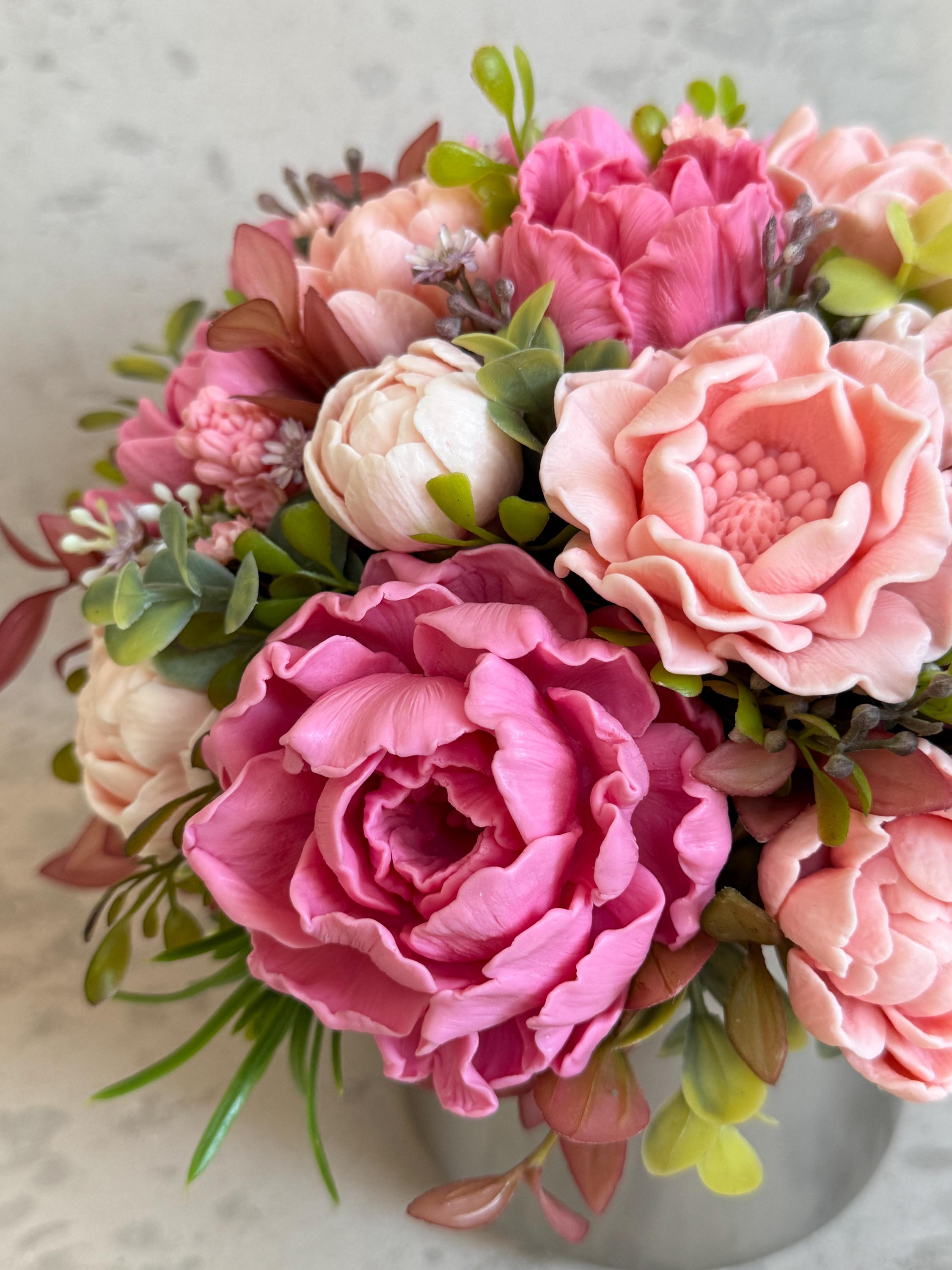 高級ソープフラワーブーケ – 金属製の花瓶入り装飾ギフト - Etsy 日本