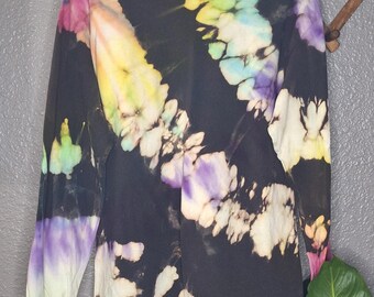 tie-dyed Gildan long sleeve || med