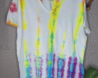 tie-dyed Hanes vneck || lrg