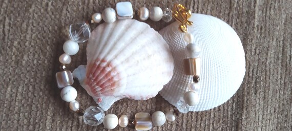 Artistically designed and generously sized 9.5" F… - image 1