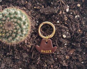 Médaille d'identification pour animal de compagnie, chapeau de cowboy : Médaille pour chien personnalisée faite main en argile polymère