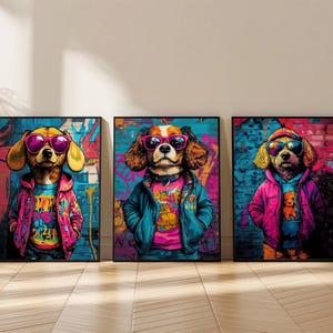 Peut inclure: Trois impressions d'art encadrées présentant des portraits de chiens stylisés portant des lunettes de soleil et des tenues colorées. Les chiens sont placés sur un fond de mur de briques de style graffiti. Chaque impression a un cadre noir et une race de chien unique.