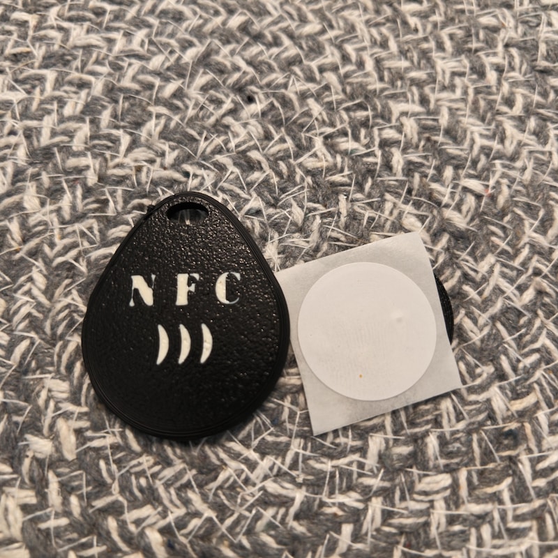 Customizable Keychain NFC Tags