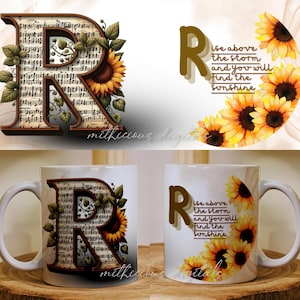 Könnte beinhalten: Weiße Keramiktasse mit dem Buchstaben "R", einem Sonnenblumen- und Notenmuster. Die Tasse zeigt auch den Text "Rise above the storm and you will find the sunshine". Die Tasse steht auf einer Holzoberfläche.