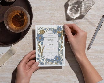 Jugendstil-Wildblumen-Hochzeitseinladungsvorlage, Dusty Blue (druckbarer Download)