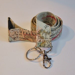 Porte-badge d'identité avec lanière en tissu - lanière de l'enseignant - lanière de la carte du monde - professeur de géographie pour agent de voyages - fermoir échappé en option