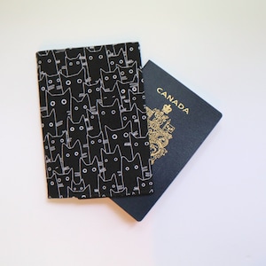 Pochette a orignal canadien  - Etui a passport -  Protege passeport - housse fait de tissu - cadeau voyageur