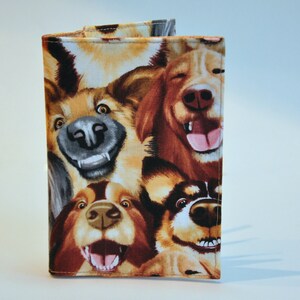 Porte-étui de pochette de couverture de passeport - Happy goofy dog selfie souriant chien coton tissu