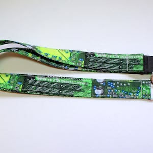 Tech Lanyard mit optionaler Abbruchmöglichkeit - - Personalausweishalter - Lehrer Schlüsselanhänger - Wissenschaft Platine in Grün - Sicherheitsschliesse optional