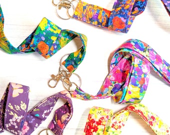 Lanière avec fleurs -  porte clé avec boucle déployante optionnelle
