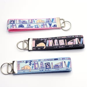 Llavero con forma de libro y gato - llavero para amantes de los gatos - amante de los libros - llavero de bibliotecario - cordón para la muñeca - regalo para profesores - llavero de pulsera