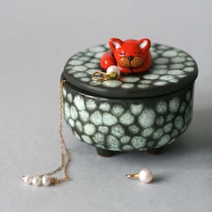 Mini boîtes à bijoux avec chaton miniature endormi, petites boîtes à bijoux rondes en céramique avec pattes, chaton miniature