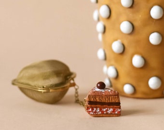 Cake tea infuser, cake charm, loose tea strainer with ceramic pendant
