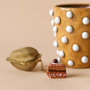 Infuseur à thé en forme de gâteau, breloque pour gâteau, passoire à thé en vrac avec pendentif en céramique image 1