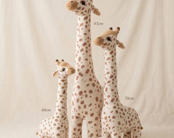 Jirafa de peluche grande estilo bohemio. Decoración de safari para habitación de bebé. Accesorio gigante para habitación de bebé. Juguete para abrazar a niños pequeños y regalo para baby shower.