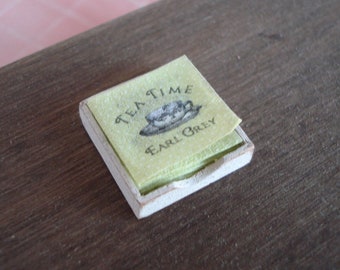 Dollshouse miniature napkins box - miniature one inch 1:12th scale - Dollhouse box - Miniature kitchen - dollshouse kitchen