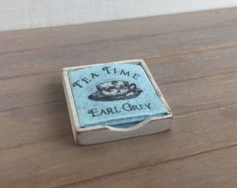 Dollshouse miniature napkins, miniature kitchen, dollshouse kitchen, miniature napkins box, miniature table, one inch scale