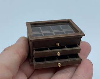 Dollshouse miniature furniture, chest of drawers 1:12 scale