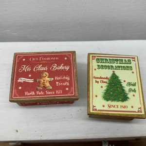 Dollshouse miniature Christmas box, miniature Christmas crates, dollshouse 1:12 scale