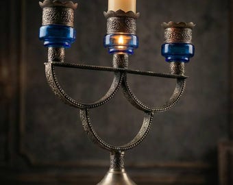 Handgefertigter Metall-Kerzenleuchter mit Glasbechern - Luxuriöser 3-Arm-Kerzenhalter, handwerkliches dekoratives Herzstück
