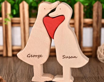 Rompecabezas de madera personalizado con familia de patos, adorno tallado, regalo de aniversario para amantes de los patos, regalo para nueva familia, regalo de boda para pareja de patos.
