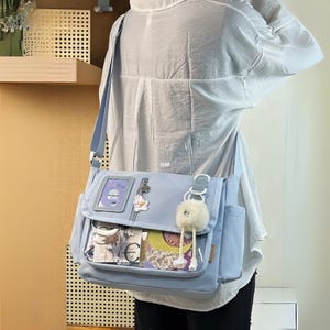 Sac à bandoulière pour la rentrée - Sac fourre-tout léger et imperméable pour les filles, sac de voyage sous les aisselles pour l'été avec de jolies options de breloques.