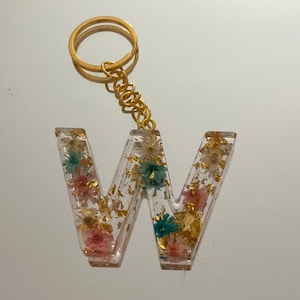 Llavero de epoxi; Llavero de resina; Llavero hecho a mano; Llavero creativo; Llavero hecho a mano; letra del primer nombre; flores secas; epoxy