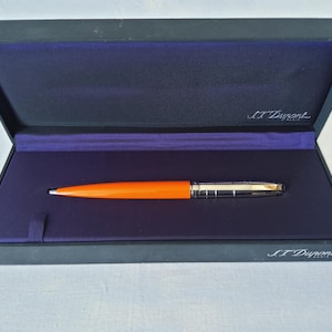 S.T. Dupont Paris Fidelio ballpoint pen. Dimensions L.13cm W.1cm.