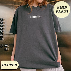 Comfort Colors® Auntie T-Shirt New Auntie Shirt Cool Aunt&#39;s Club Shirt Pregnancy Announcement Shirt For Aunt Gift For Aunt To Be T-Shirt