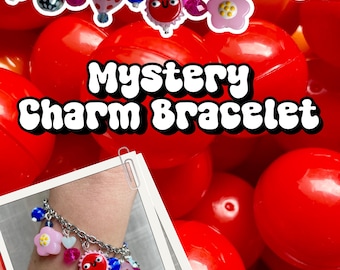 Mystery Scoop Charm Bracelet – handmade Bettelarmband mit bunten Anhängern – Lucky Scoop Armband mit Glasperlen Charms