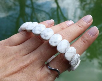 Natural Howlite Stone Bracelet – Minimalist Handmade Beaded Jewelry