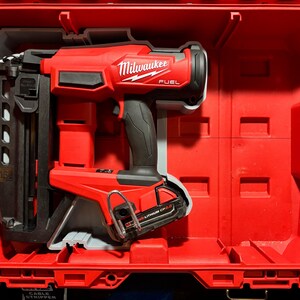 Petite boîte à outils pour cloueuse de finition droite de calibre 16 Packout (MN16s TB)