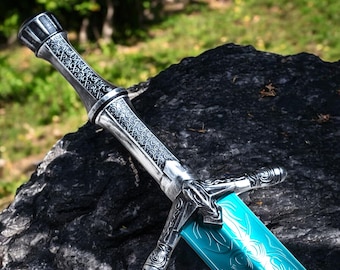 Espada Sagrada de la Luna, accesorio para cosplay: réplica de metal de tamaño real de Bloodborne. Forjada a mano. Regalo para gamers. Regalo para novios. Exhibición completamente metálica.
