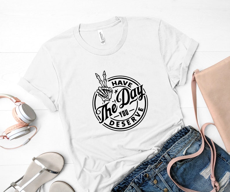 Have The Day You Deserve T-Shirt, sarkastisches T-Shirt, Ironie, lustiges Tshirt, Herren-Shirt, Damen T-Shirt, Biker, Goth, Trendy Unisex T-Shirt, Schwarz & Weiß T-Shirt Bild 2