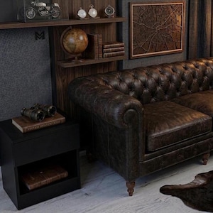 Pode incluir: Um conjunto de três canecas de cerâmica com acabamento fosco e salpicado. As canecas são em tons de creme, cinza claro e cinza escuro. Cada caneca tem um design simples e minimalista, perfeito para café ou chá.