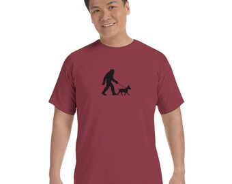 Dog Walker T-Shirt: Lustiges Sasquatch Grafik T-Shirt