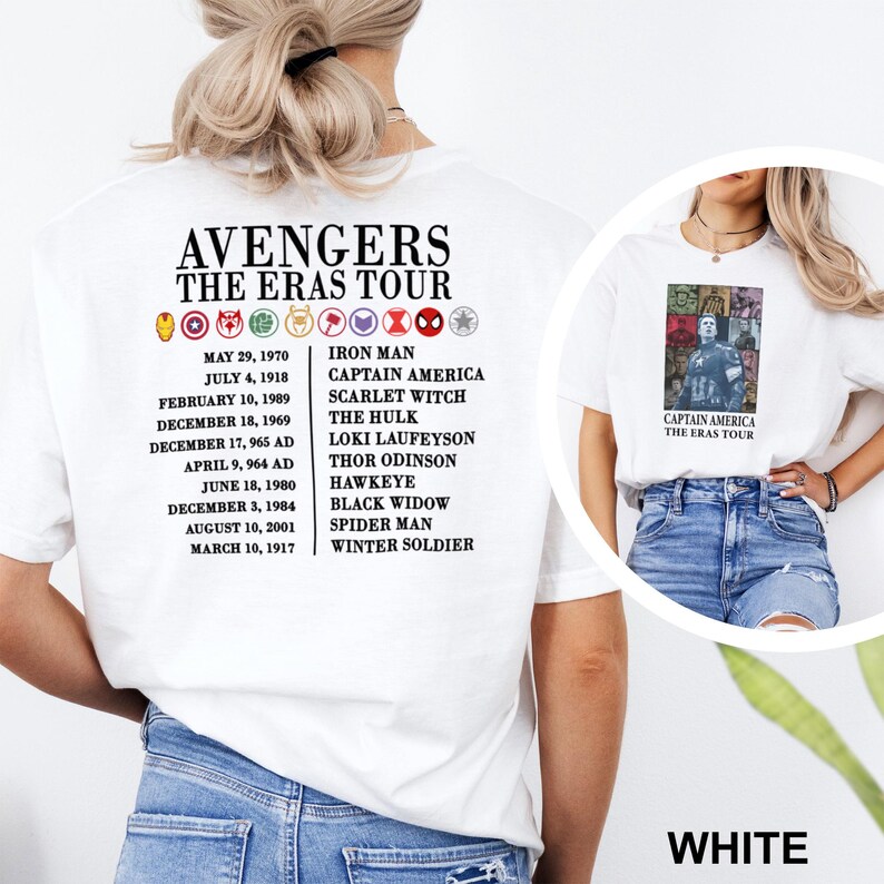 K&ouml;nnte beinhalten: Wei&szlig;es T-Shirt mit dem Text "AVENGERS THE ERAS TOUR" und einer Liste von Daten und Charakteren. Das Shirt hat auch eine Grafik von Captain America. Das T-Shirt ist aus einem weichen Material.