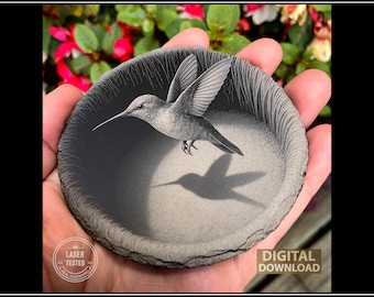 Diseño de posavasos de pizarra con colibrí en 3D: PNG para grabado láser (descarga digital)