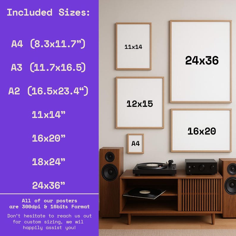 Op de afbeelding: Een display van ingelijste kunstafdrukken in verschillende formaten, waaronder 28x35 cm, 40x51 cm en 61x91 cm. De afbeelding toont ook een stereosysteem met luidsprekers en een platenspeler. Tekst links toont beschikbare formaten.