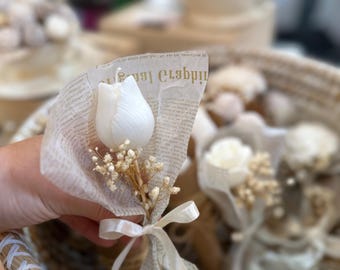 Vela de flores hecha a mano: flores secas y papel vintage - Recuerdo de boda